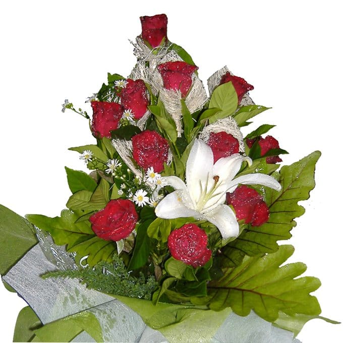 Red Roses Lily Bouquet close
