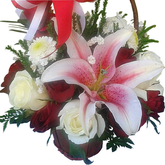 lily & roses basket close